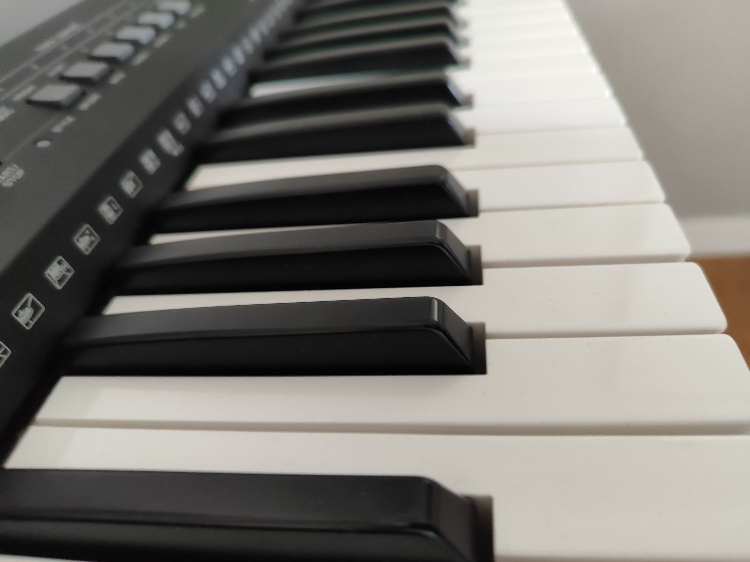 Keyboard Yamaha PSR E463 jak nowy + statyw i pokrowiec