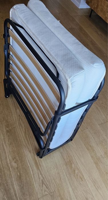 Vendo divan desdobravel com colchao novo.