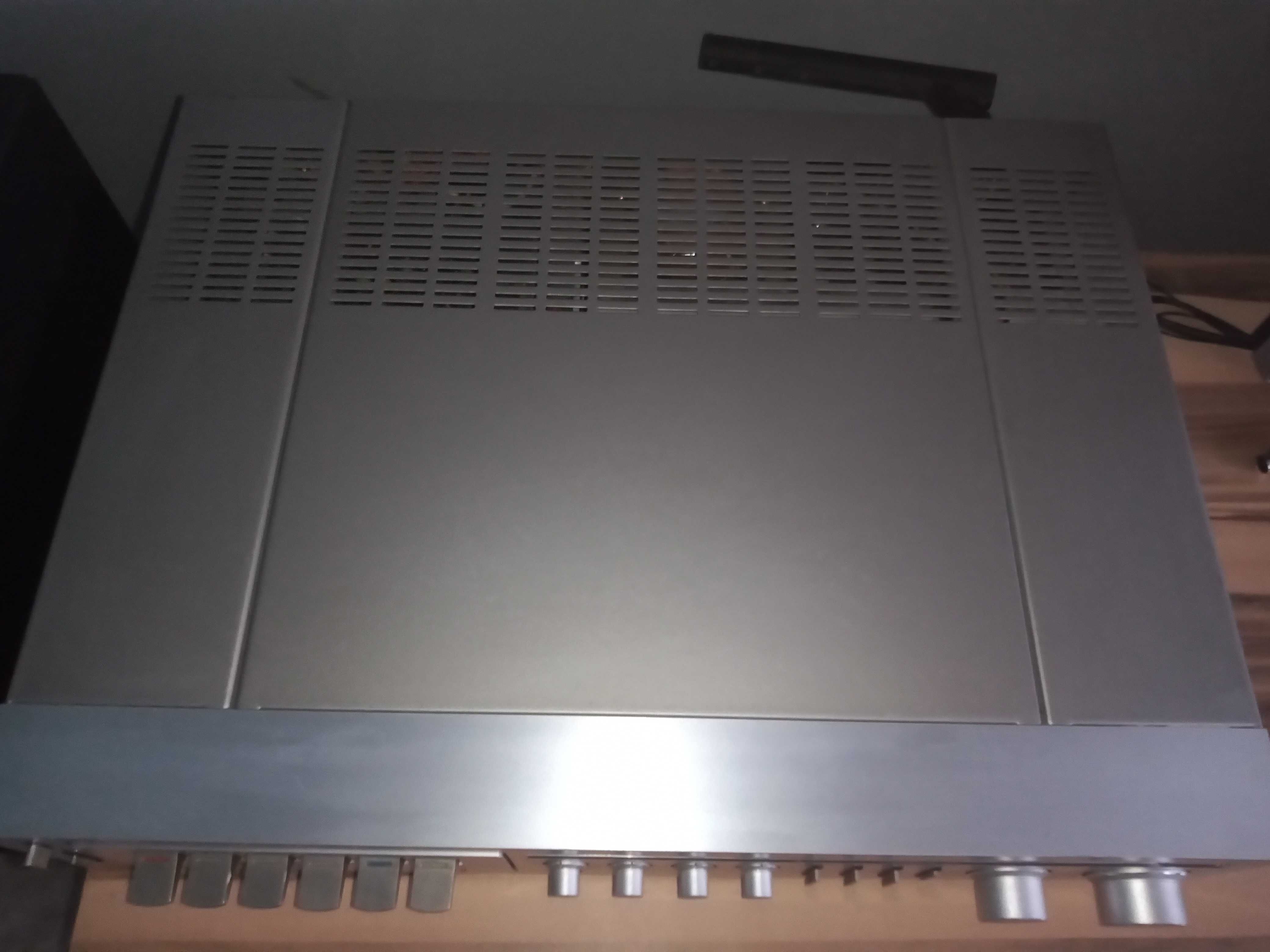 Amplituner stereo Onkyo