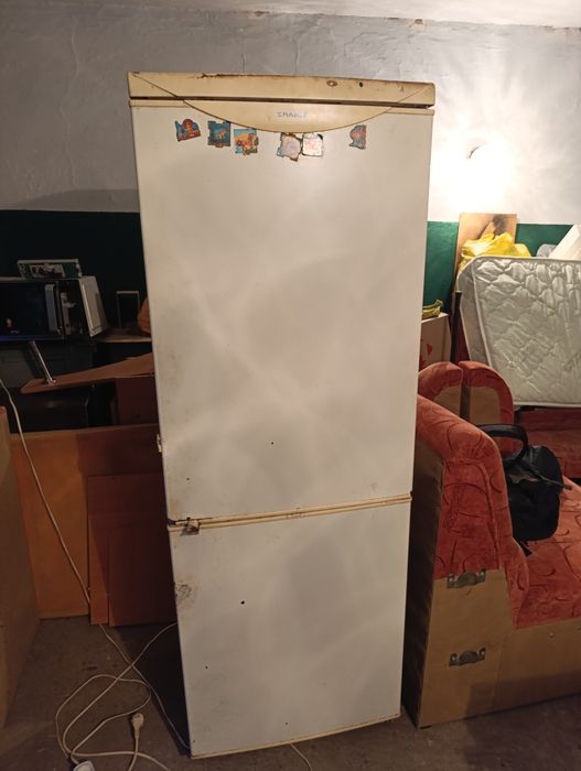 Холодильник Snaige, работает но не холодит