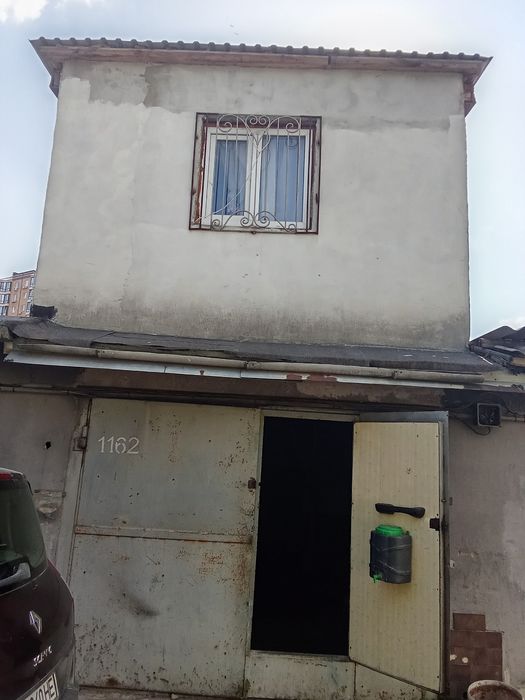 Продам гараж в кооперативі світанок.