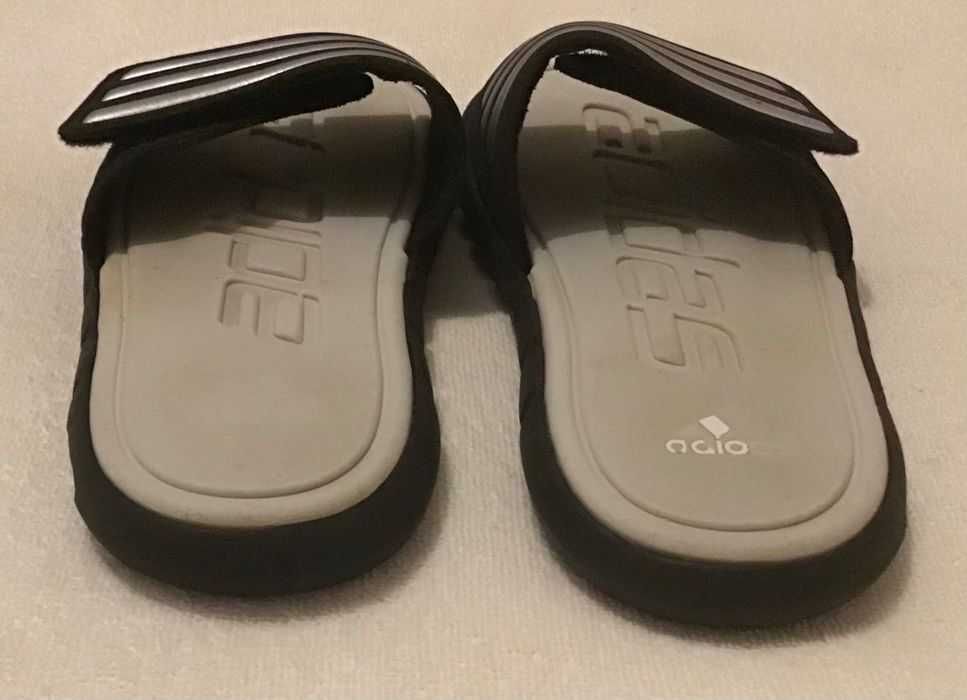 Chinelos marca Adidas
