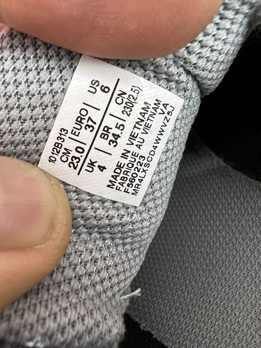 Кросівки  Жіночі 37р. 23.5см. Asics Gel- Venture 9