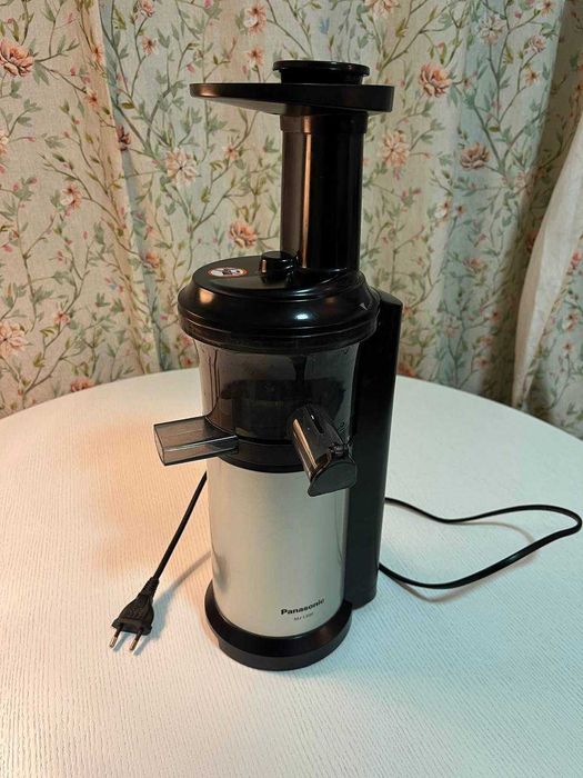 Шнековая соковыжималка Panasonic MJ-L500