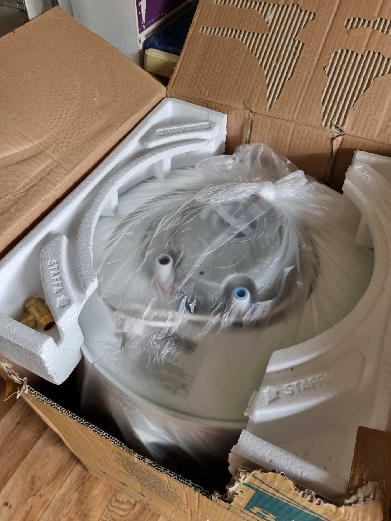 Podgrzewacz elektryczny Regent pionowy 80 V EU2