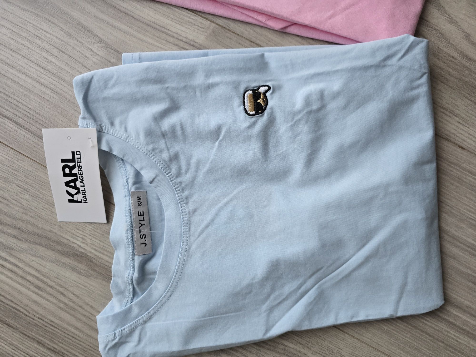 T-shirt karl mała naszywka
