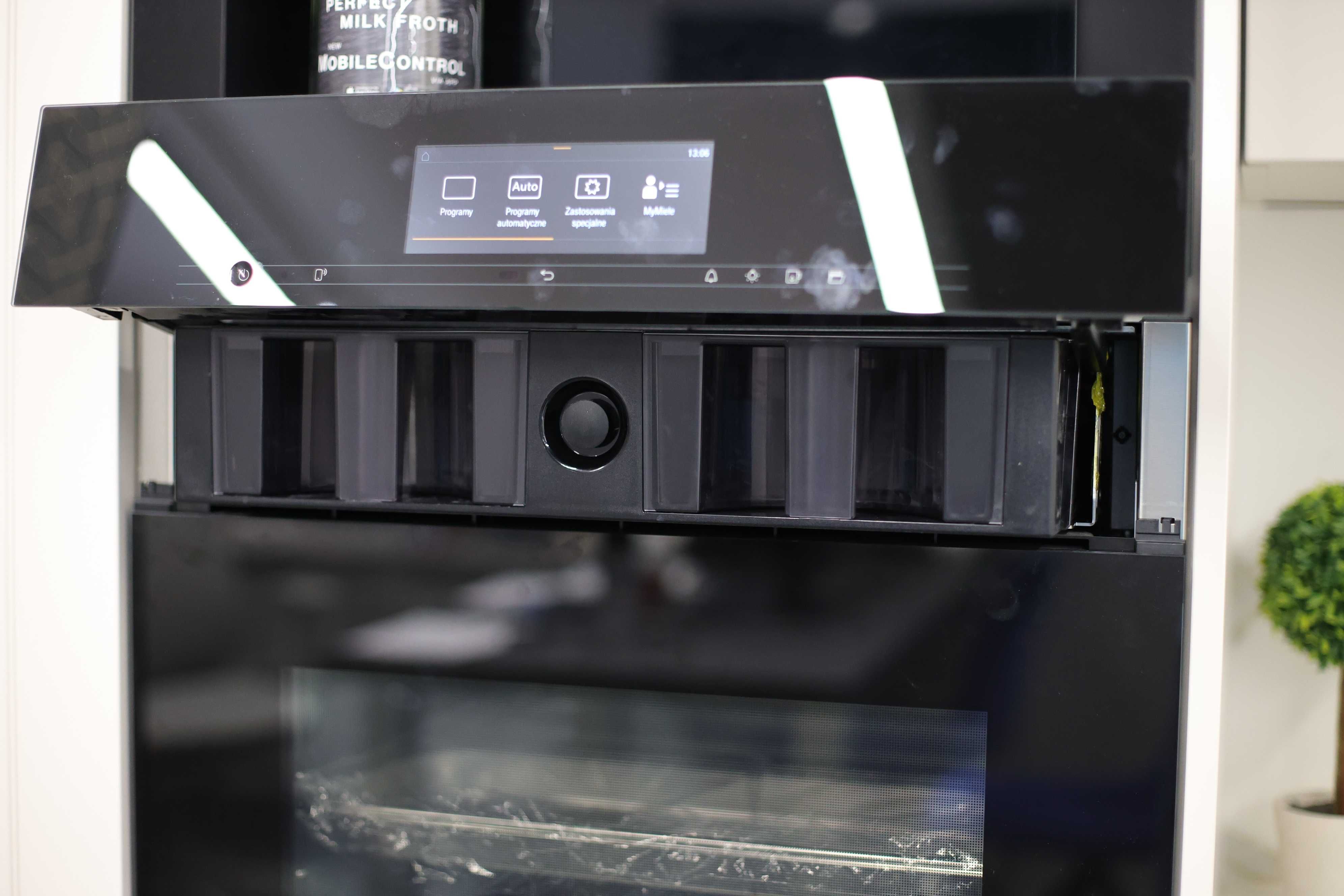 Bezuchwytowy piekarnik parowy Miele DGC 7860 HCX Pro Obsidian Black