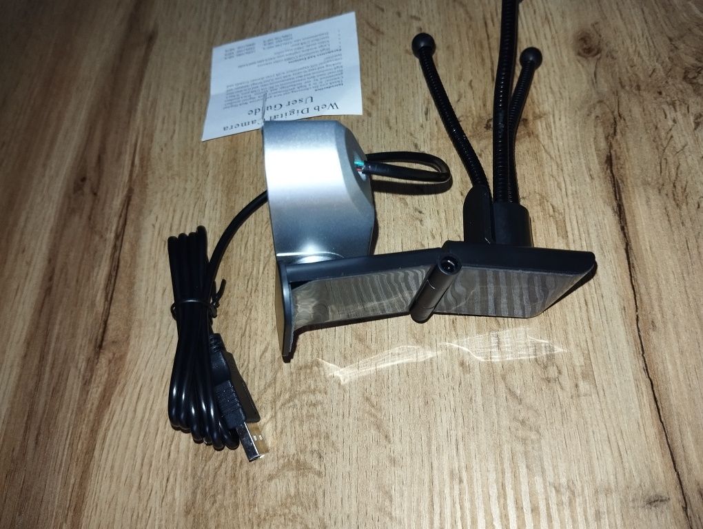 Kamera internetowa na statywie