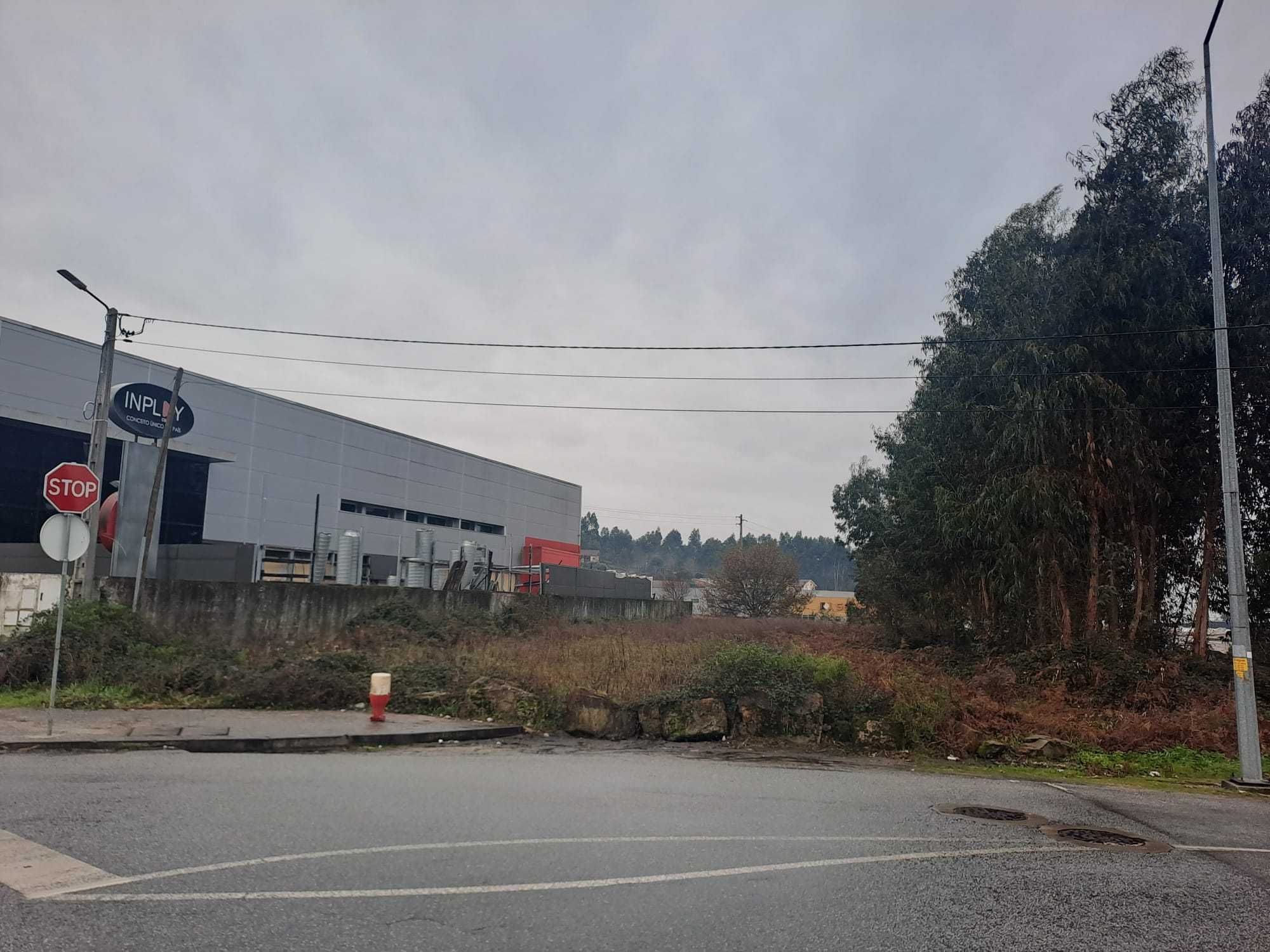 Terreno ind. junto ao Shopping Ferrara Plaza em Paços de Ferreira