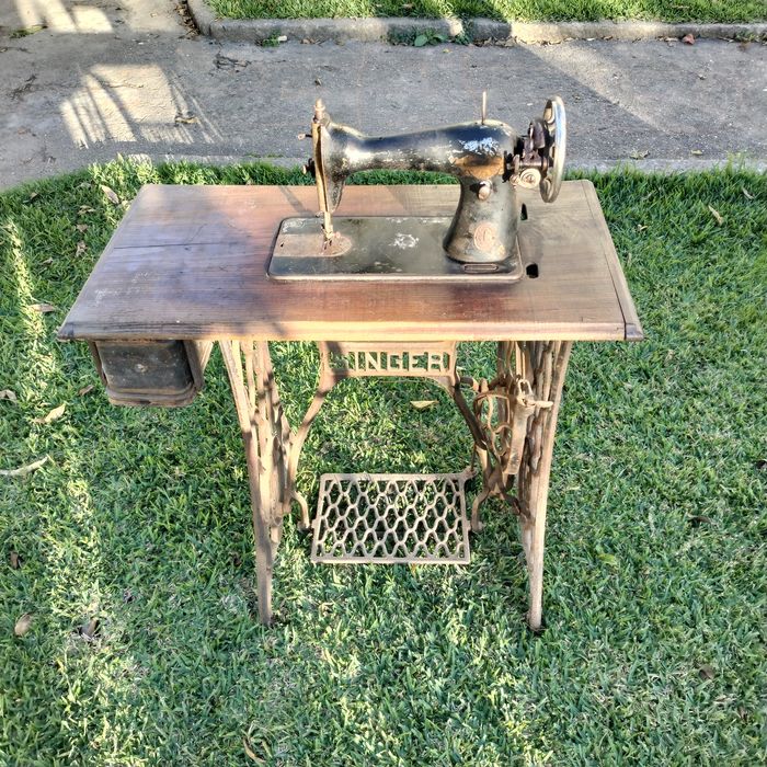 Máquina de costura Singer antiga