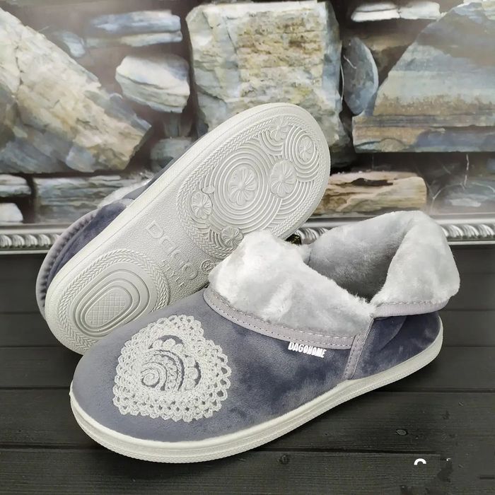 Теплі якісні капці.