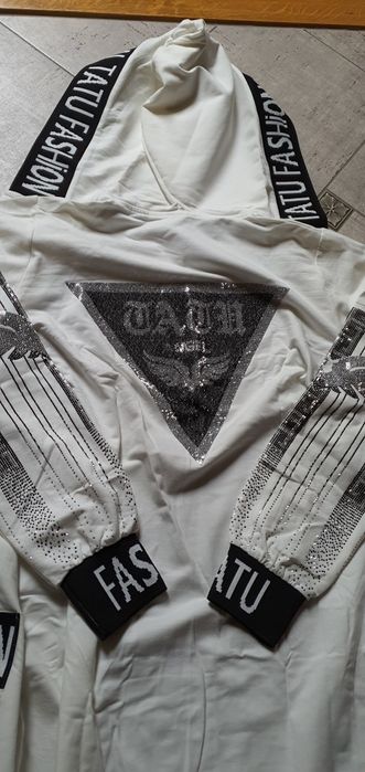 Tatu oryginalna narzutka płaszcz biały pasek zdobienia cyrkonie kaptur