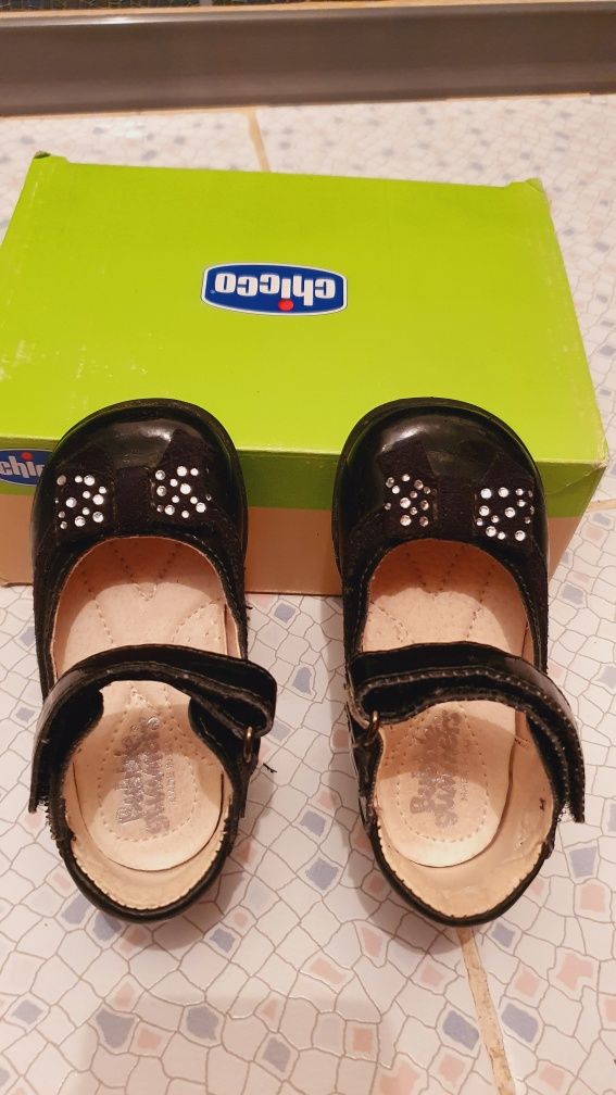 Продам італійські шкіряні туфлі для дівчинки