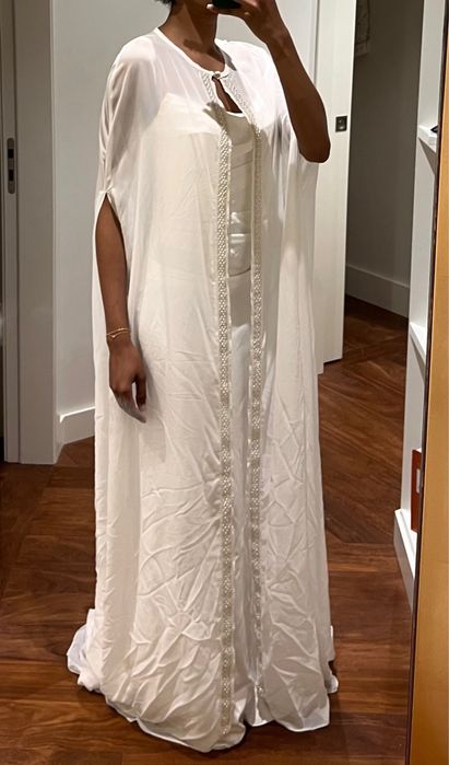 Vestido de noiva com capa personalizada TAM38