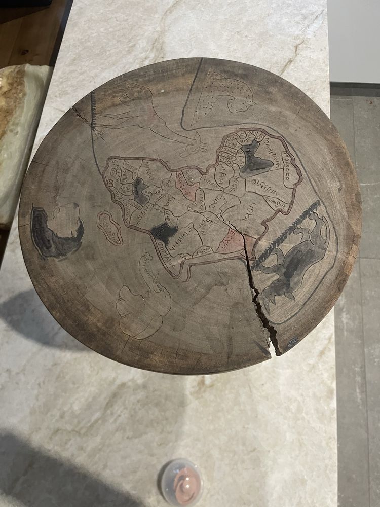 Rzeźbiony stołek, taboret afrykański