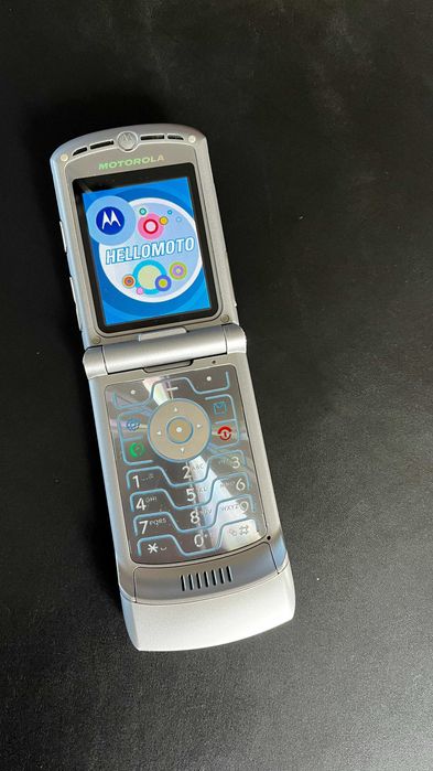 Telefon Motorola RAZR V3, srebrny kultowy Helomoto w znakomitym stanie