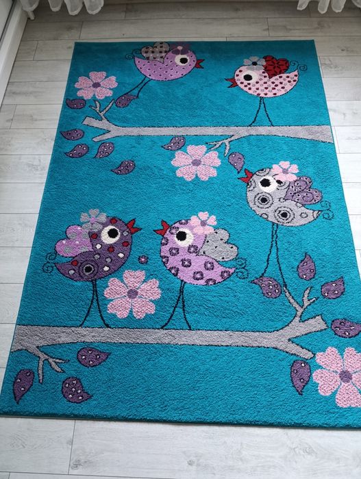 Sprzedam dywan o wymiarach 160x220. Cena 100 zł.