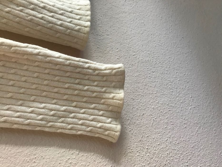 Camisola branca com meia gola