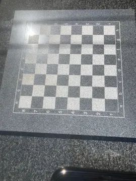 Stolik z szachownicą blat