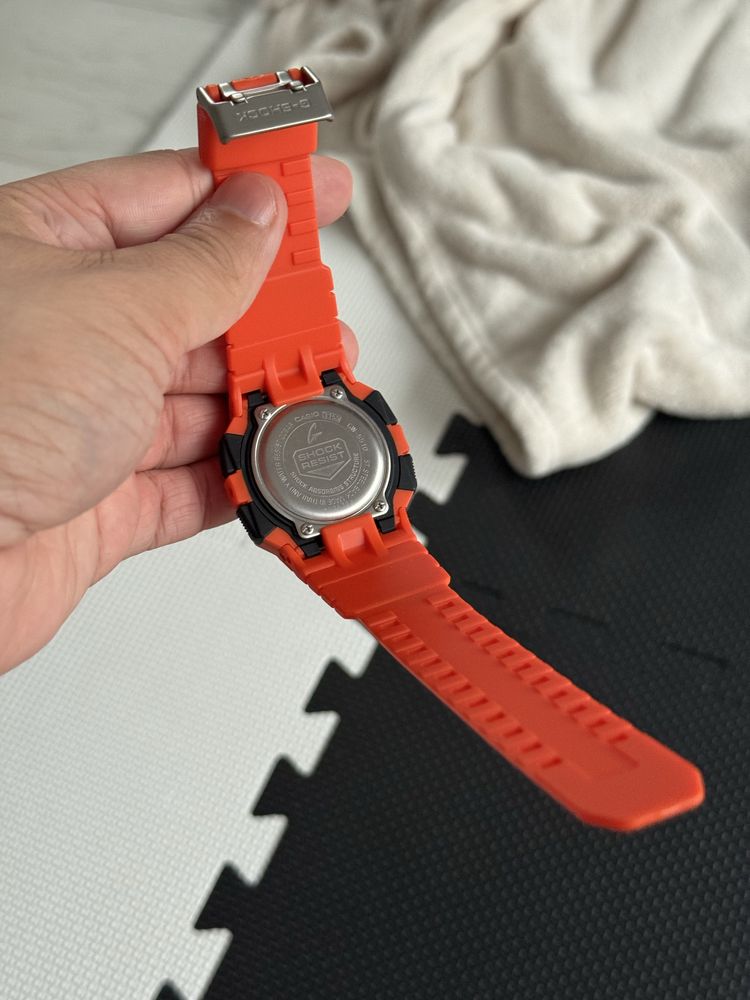 Zegarek Casio G-Shock GW-M5510 pomarańczowy