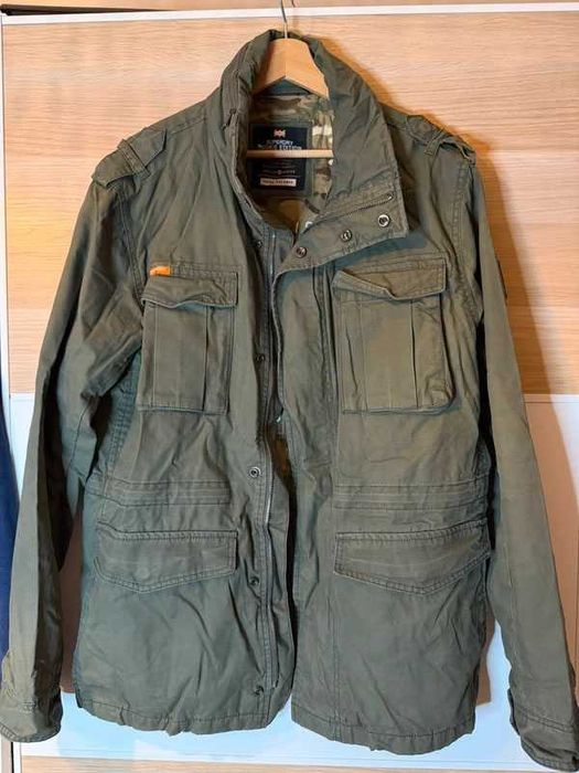 Parka tipo militar meia estação SuperDry tamanho XXL verde oliva.