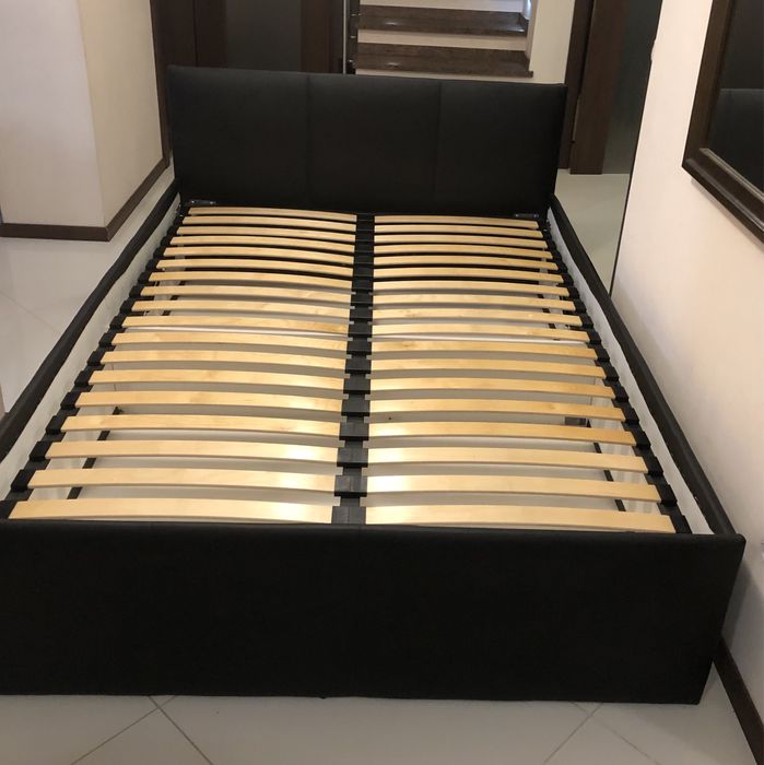 Łóżko tapicerowane z pojemnikiem 140/200