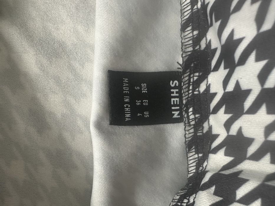 Spodniczka obcisla w kratke