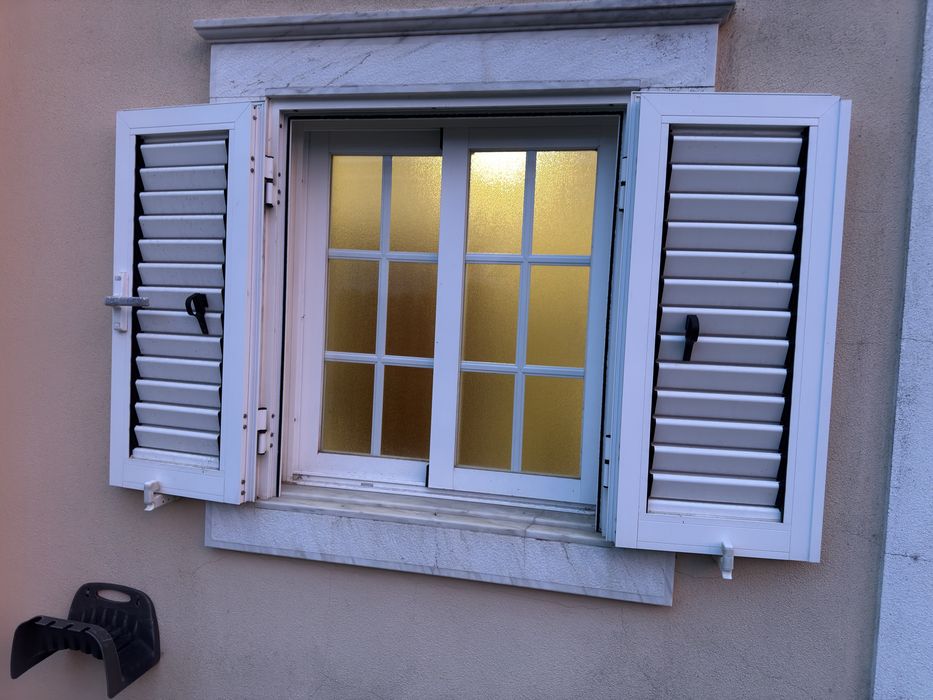 Janelas e portadas aluminio Branco