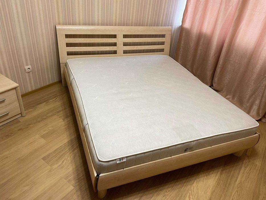 ліжко двоспальне, меблі для спальні