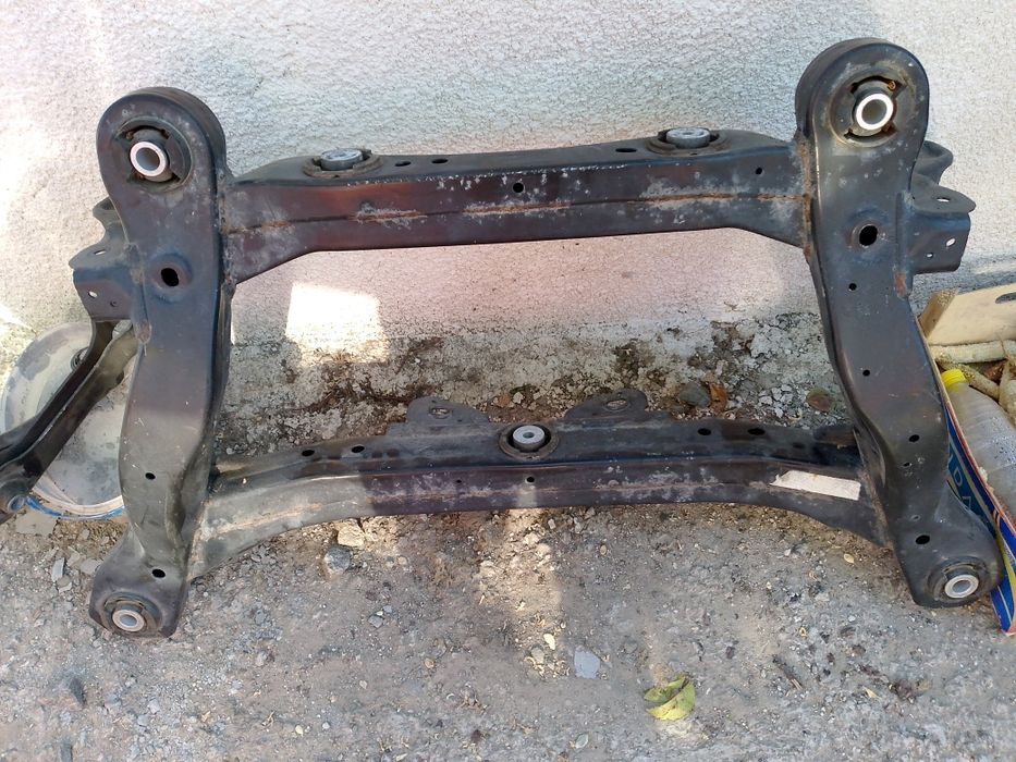 Продам заданий Підрамник джип чероки jeep Cherokee