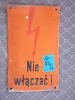 Tabliczka emaliowana Nie włączać PRL Pomarańczowa