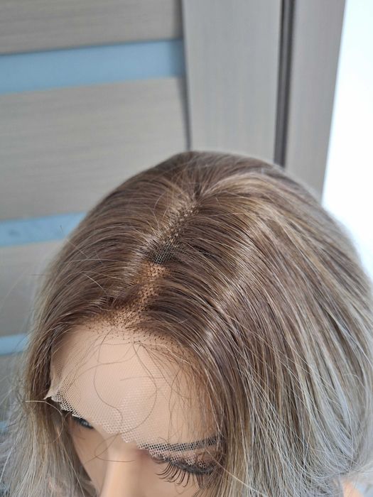 Peruka z koronką w platynowym blond ombre