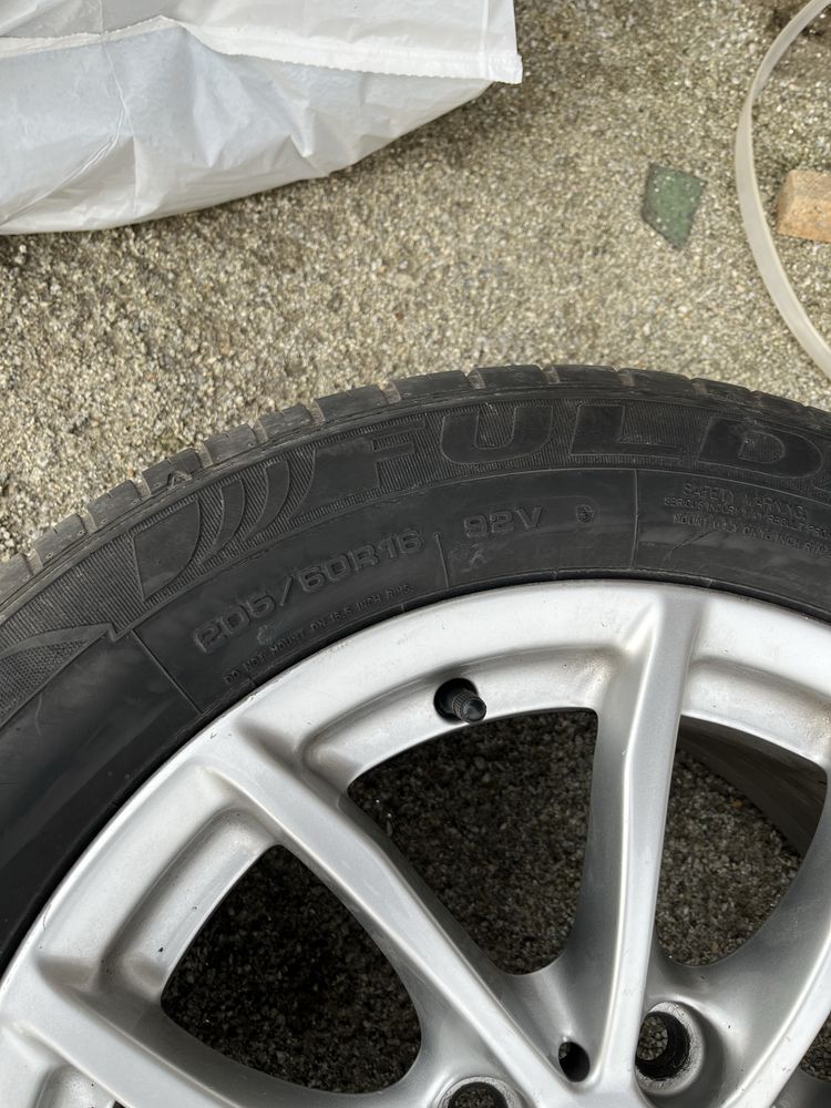 Koła lato bmw 16 dorzucam opony zimowe bieżnikowane.