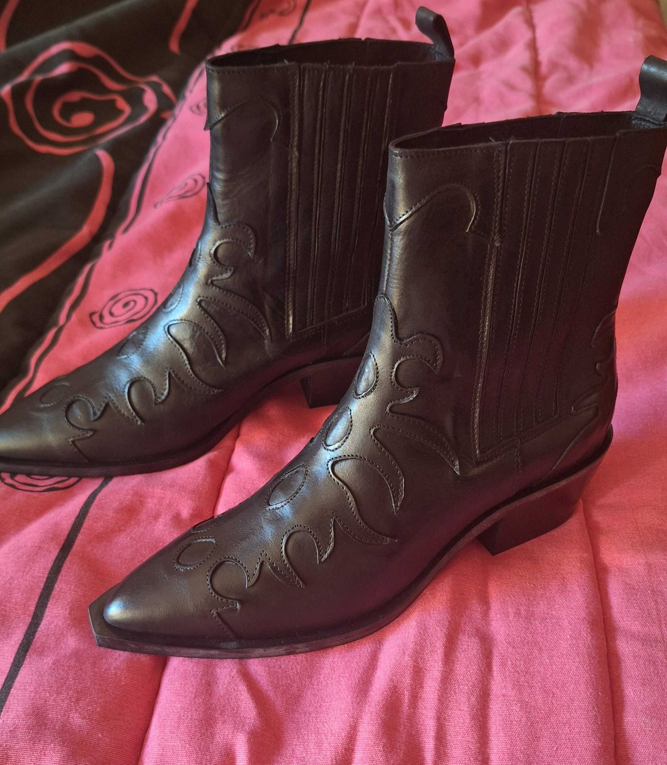 Botas Texanas em Pele Novas