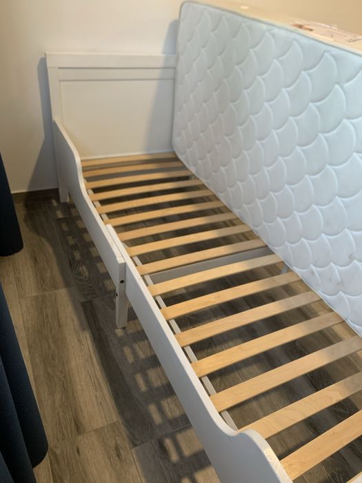 Cama de solteiro com colchão e estrado incluido