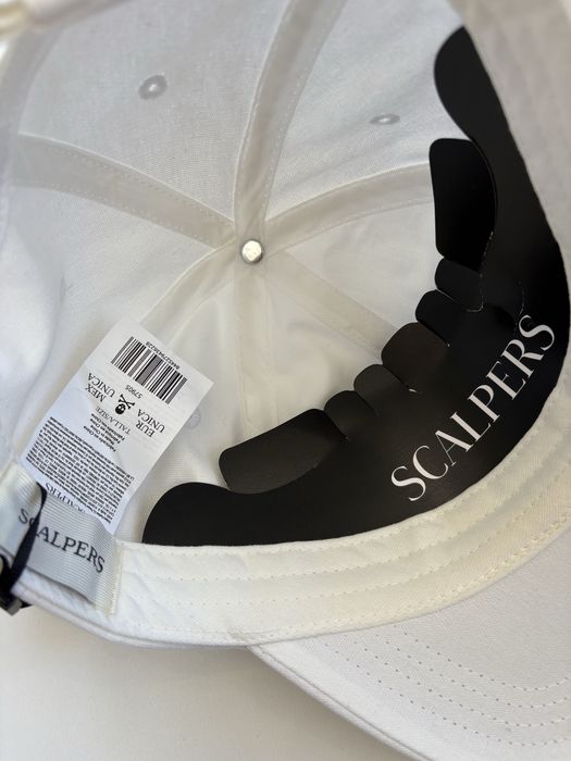 Boné branco Scalpers