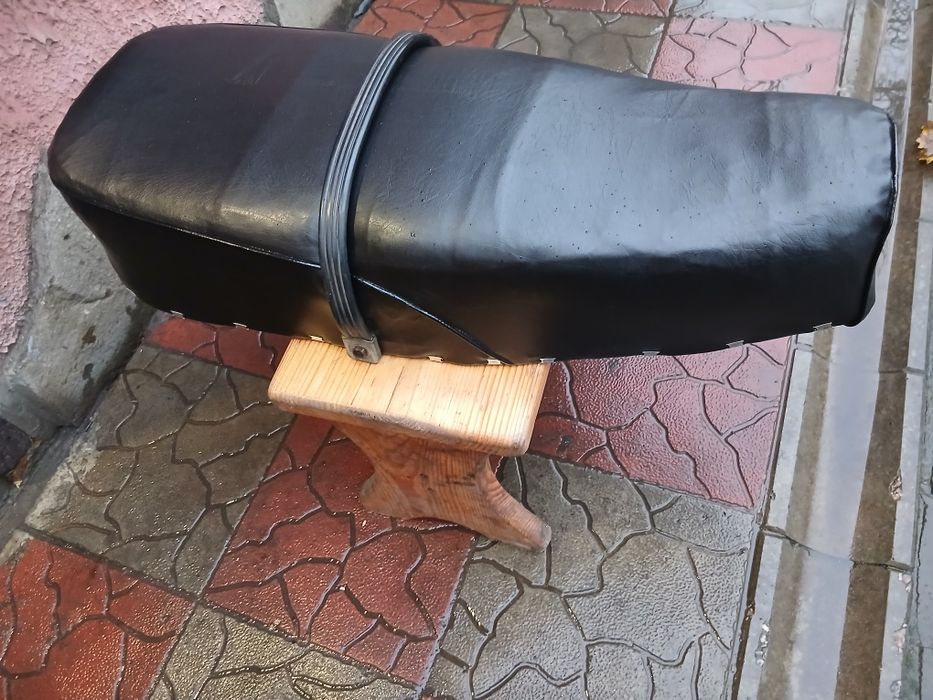 Сидіння-сідло ІЖ  4- відмінний    стан