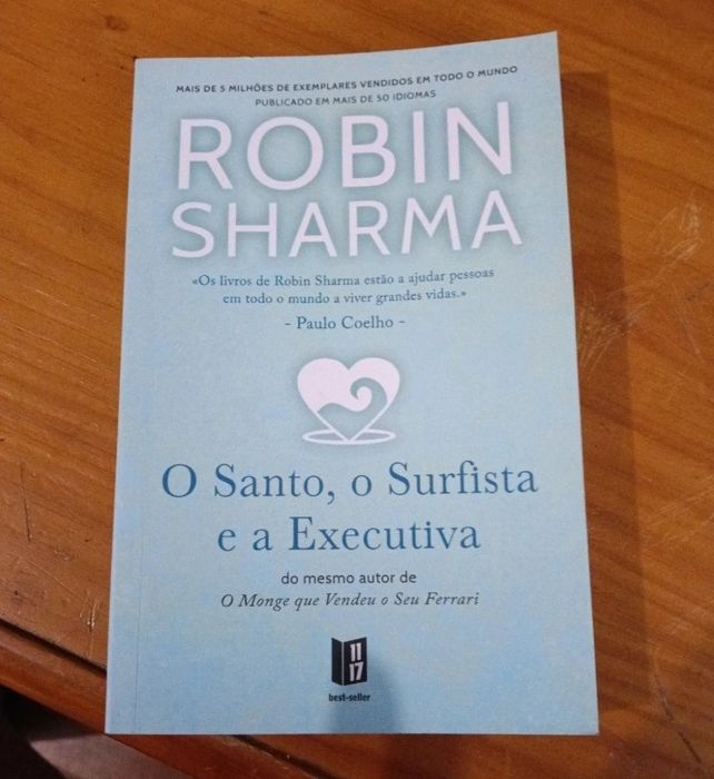 Livro de bolso "O Santo, o Surfista e a Executiva"