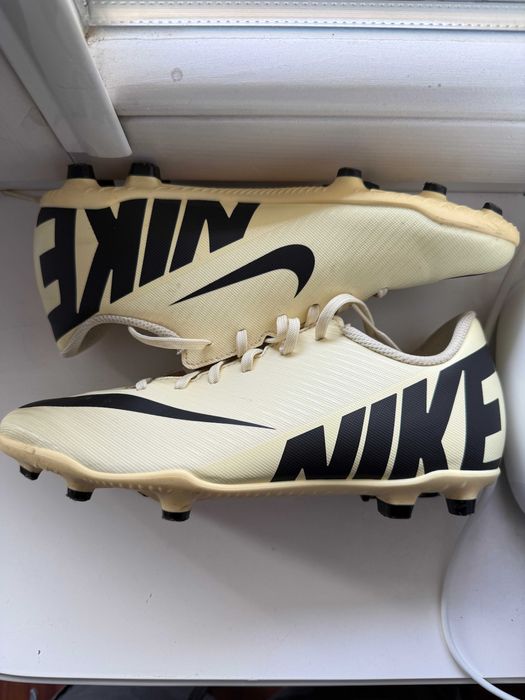 Buty piłkarskie NIKE dla dzieci