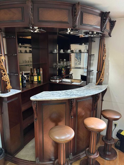 Bar de canto em nogueira