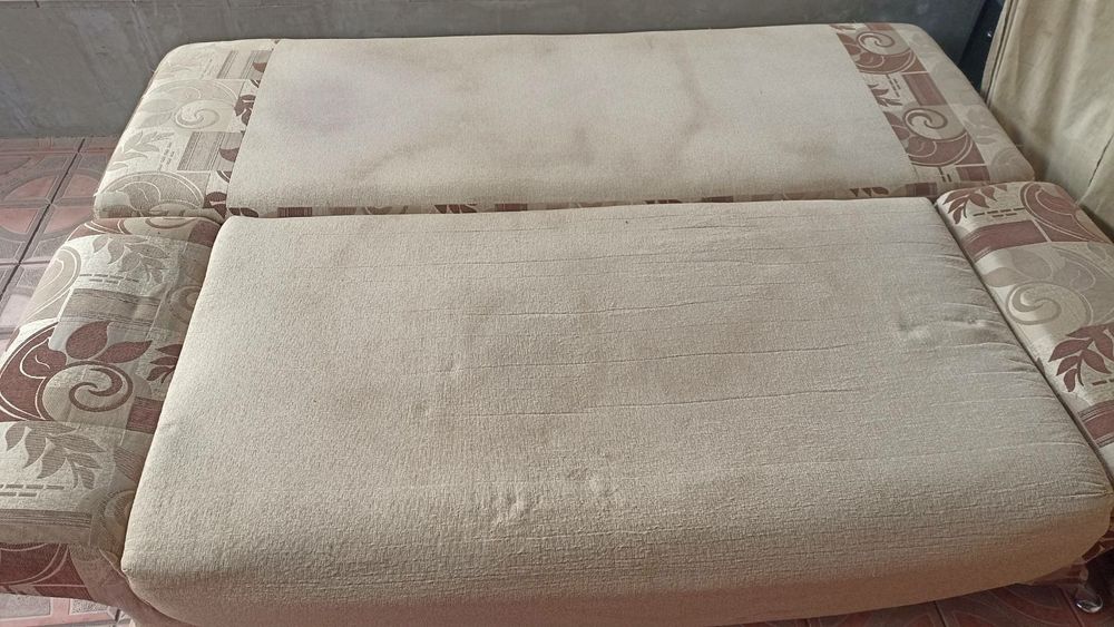 Розкладний диван в гарному стані