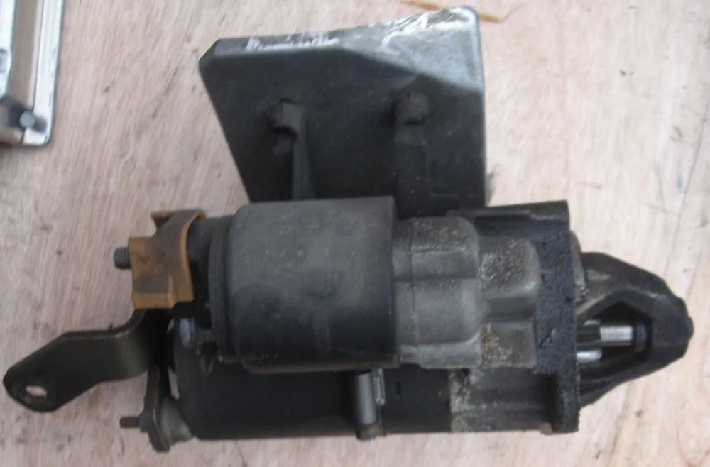 rozrusznik AUDI A4 B5 PASSAT 1.6 8V 1.8 20V