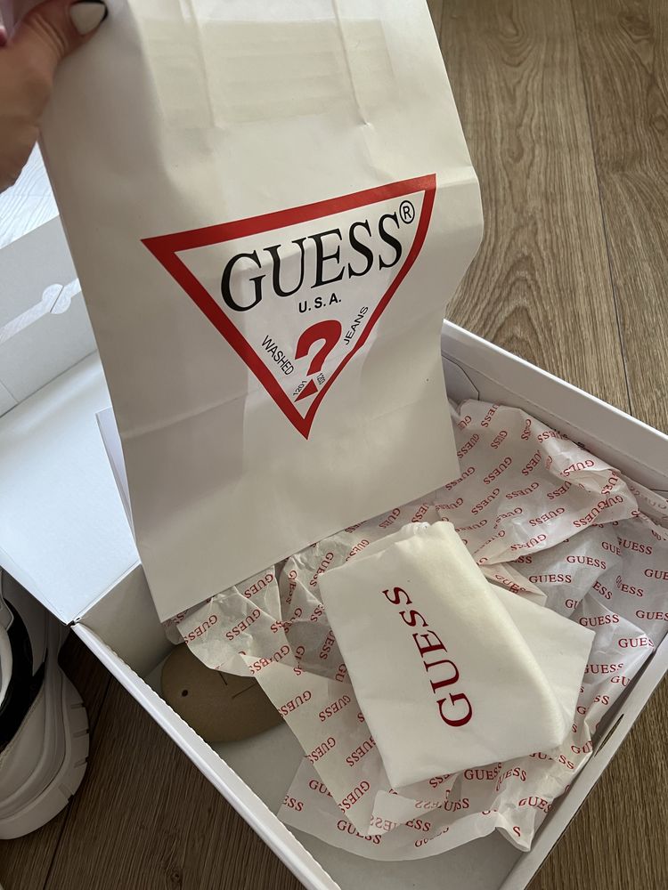 Кросівки Guess