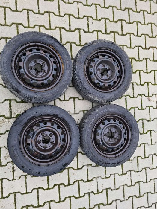 Hyundai i30 felgi z oponami wielosezonowe 5x 114,3 Fulda 185/65r15 23r