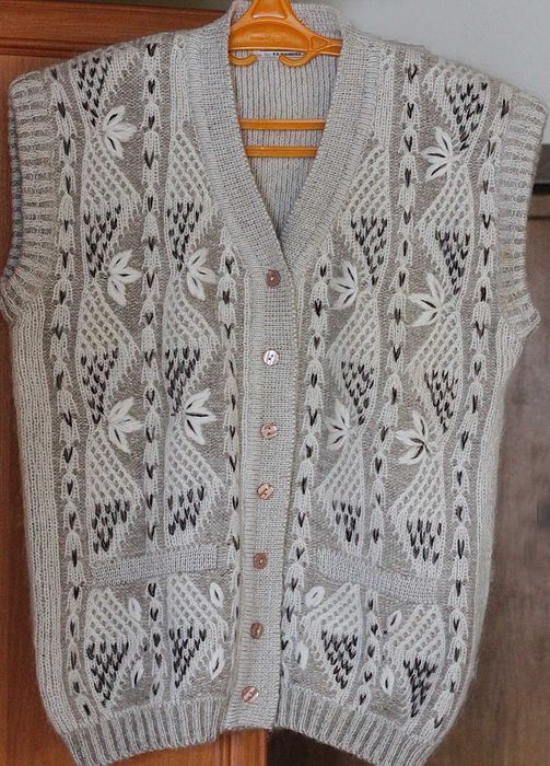 Безрукавка жіноча/женская шерсть.Подарунок для мами.