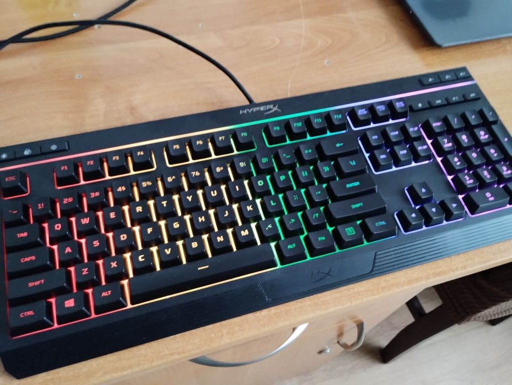 Klawiatura Gamingową HyperX alloy core rgb