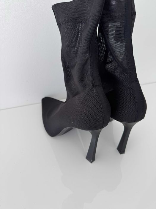 Botins pretos elegantes de salto alto, tamanho 38