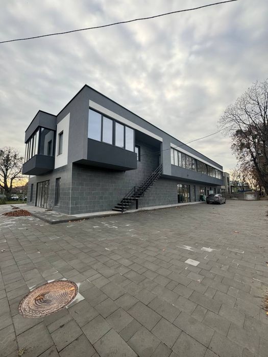 Оренда фасадних комерційних приміщень 100м2 та 450м2 Луцьк