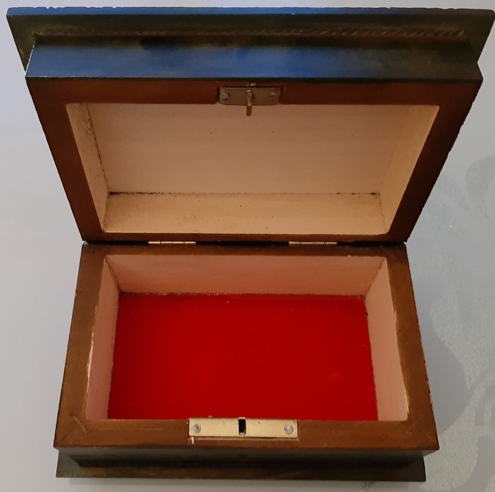 Szkatułka na biżuterię z kluczykiem