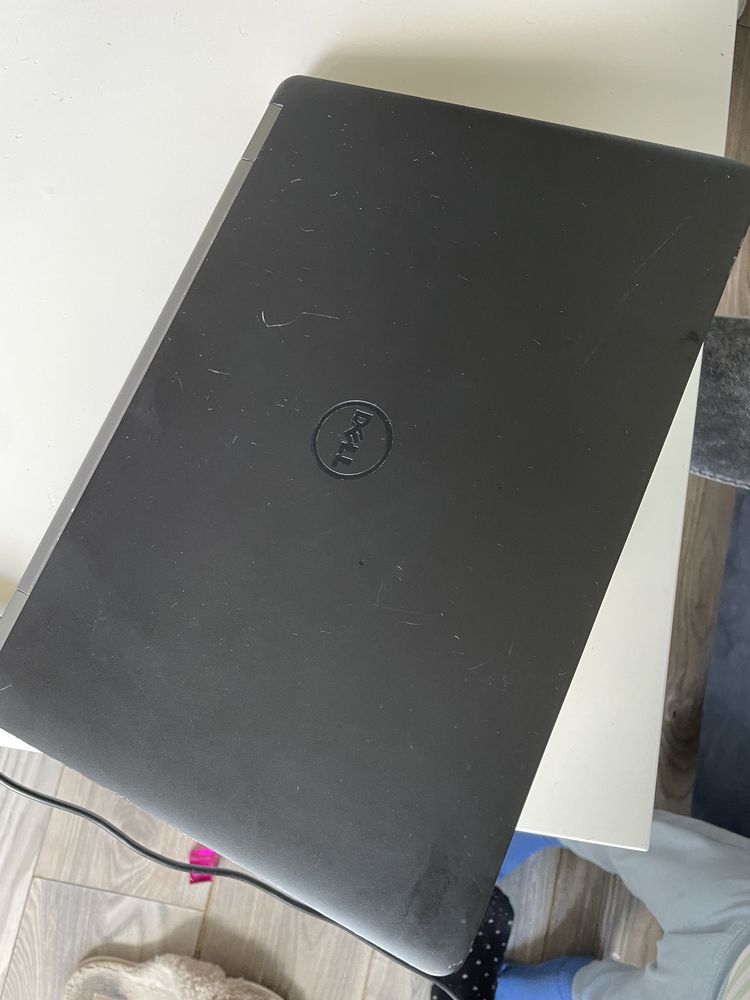 Laptop      DELL